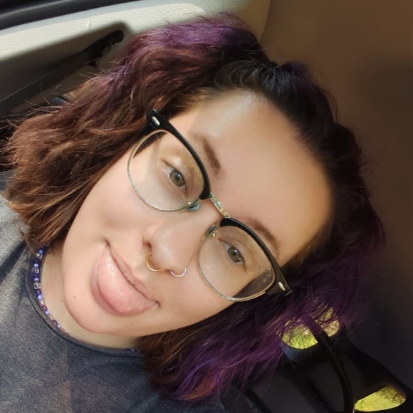 Meet your Posher, Clarissa - Picture 3 of 3